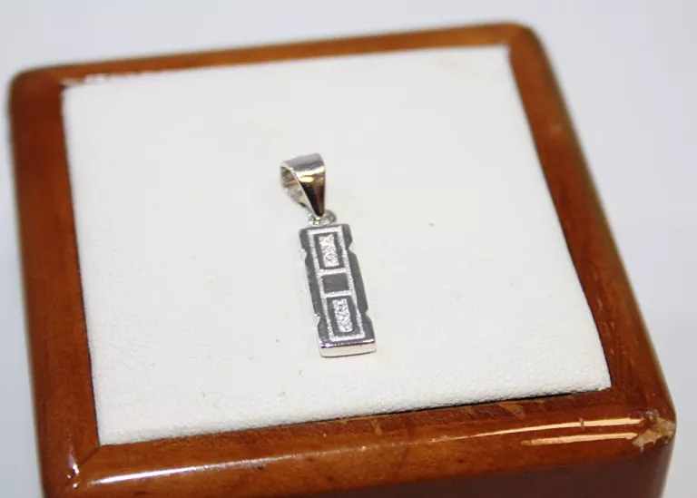 nietypowa-srebrna-zawieszka-z-oczkami-130g-stan-11323-2