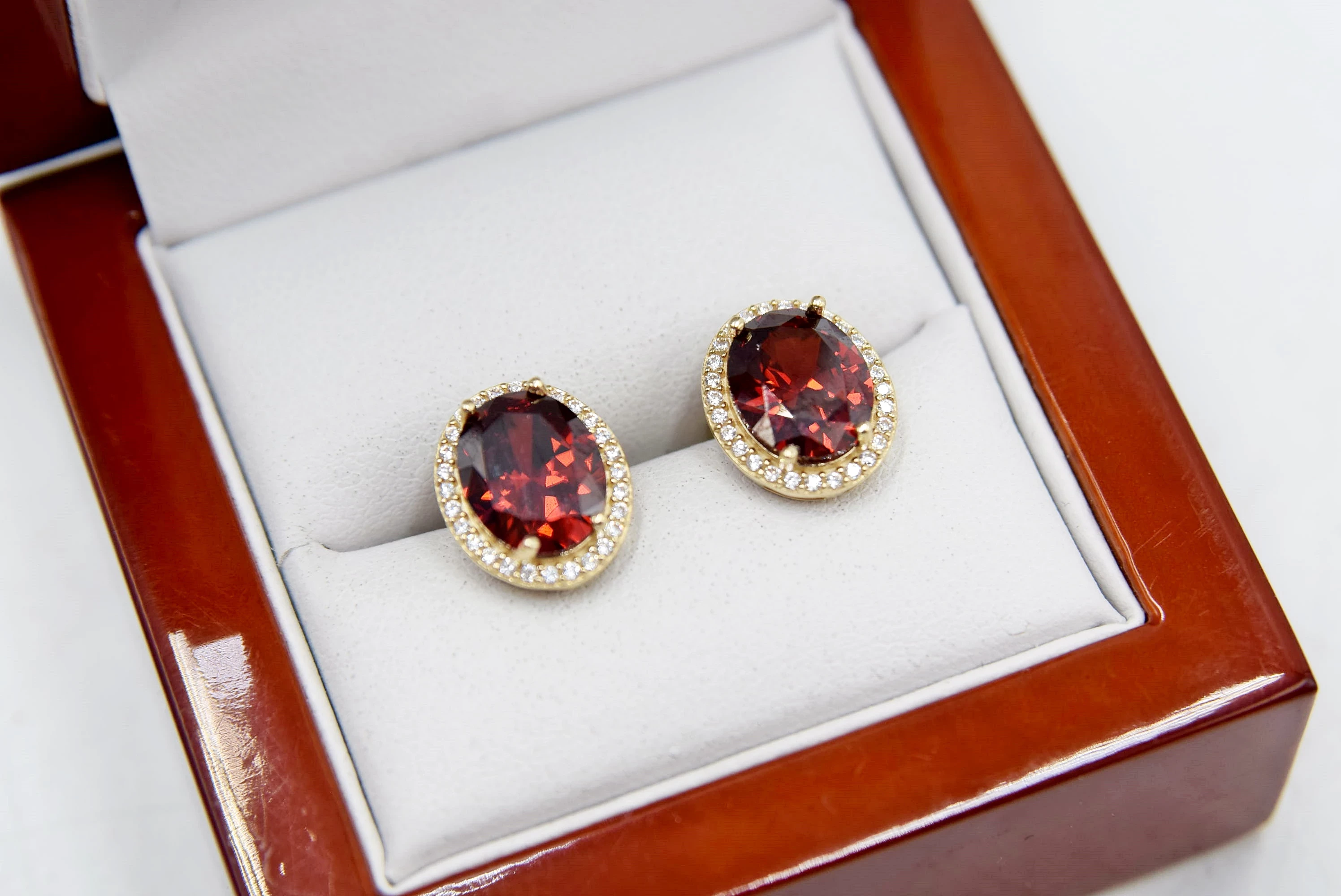 piekne-zlote-kolczyki-z-czerwonym-oczkiem-585-4g-os-piastowskie-74a-poznan