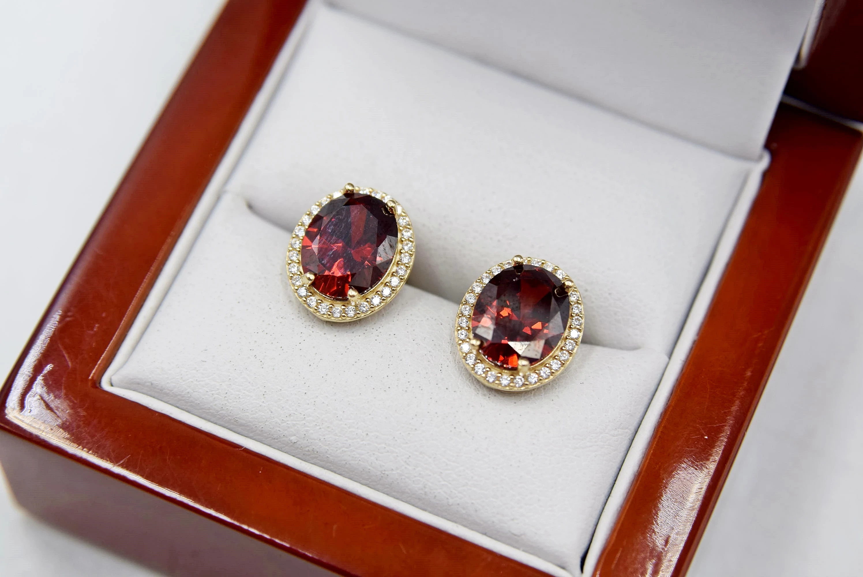 piekne-zlote-kolczyki-z-czerwonym-oczkiem-585-4g-stan-uzywany