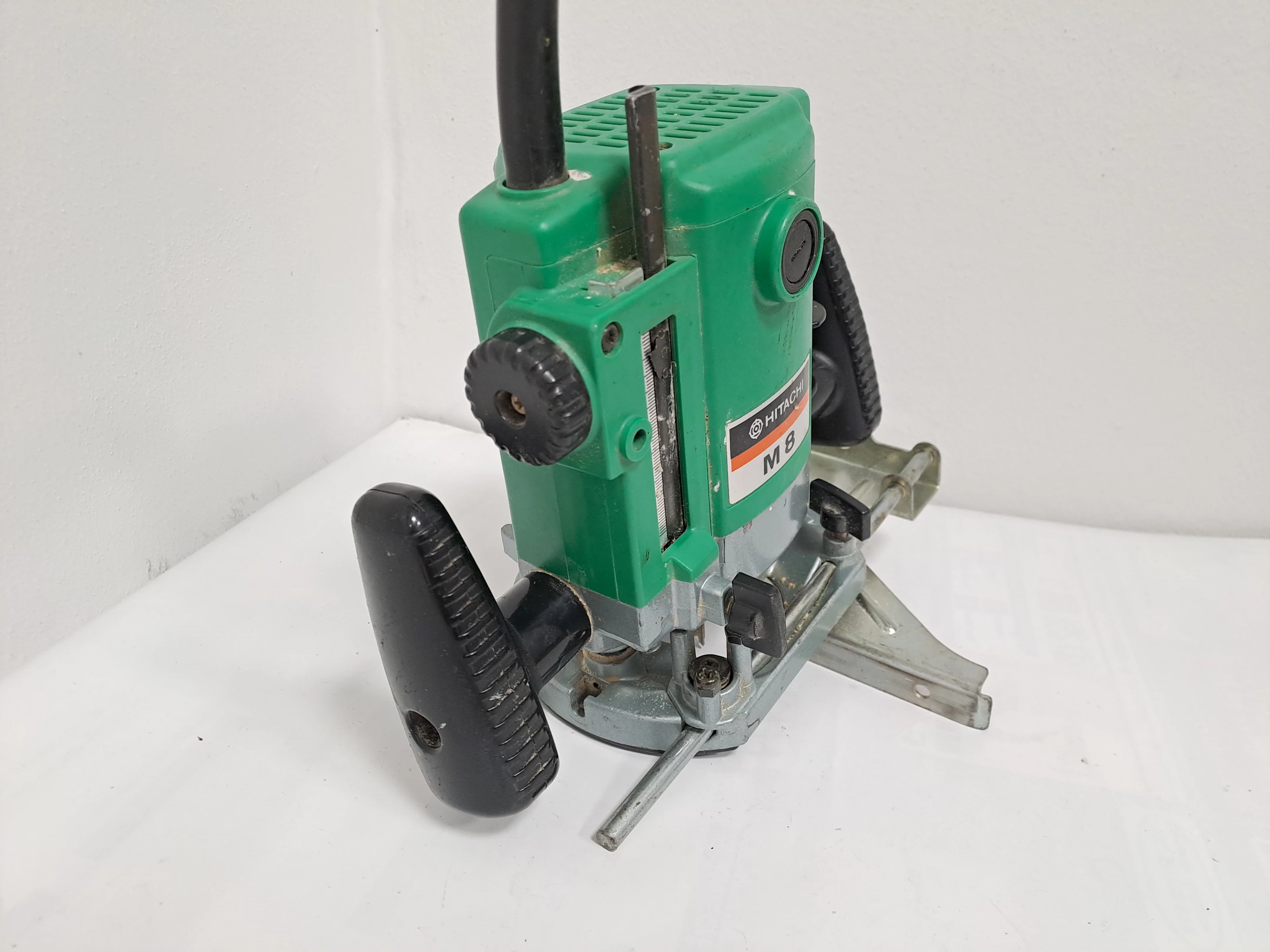 frezarka-gornowrzecionowa-hitachi-m8-stan-uzywany