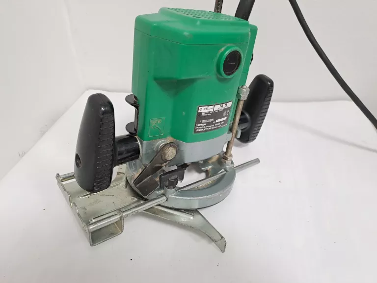 frezarka-gornowrzecionowa-hitachi-m8-zasilanie-sieciowe