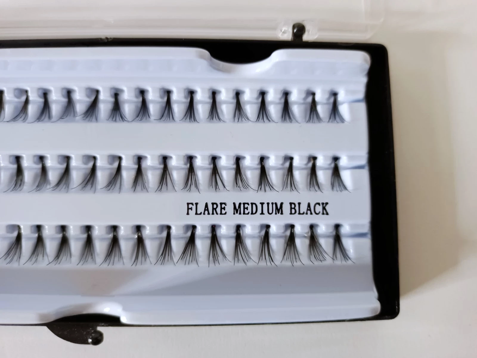 kepki-rzes-sztucznych-flare-medium-black-rodzaj-rzes-w-kepkach