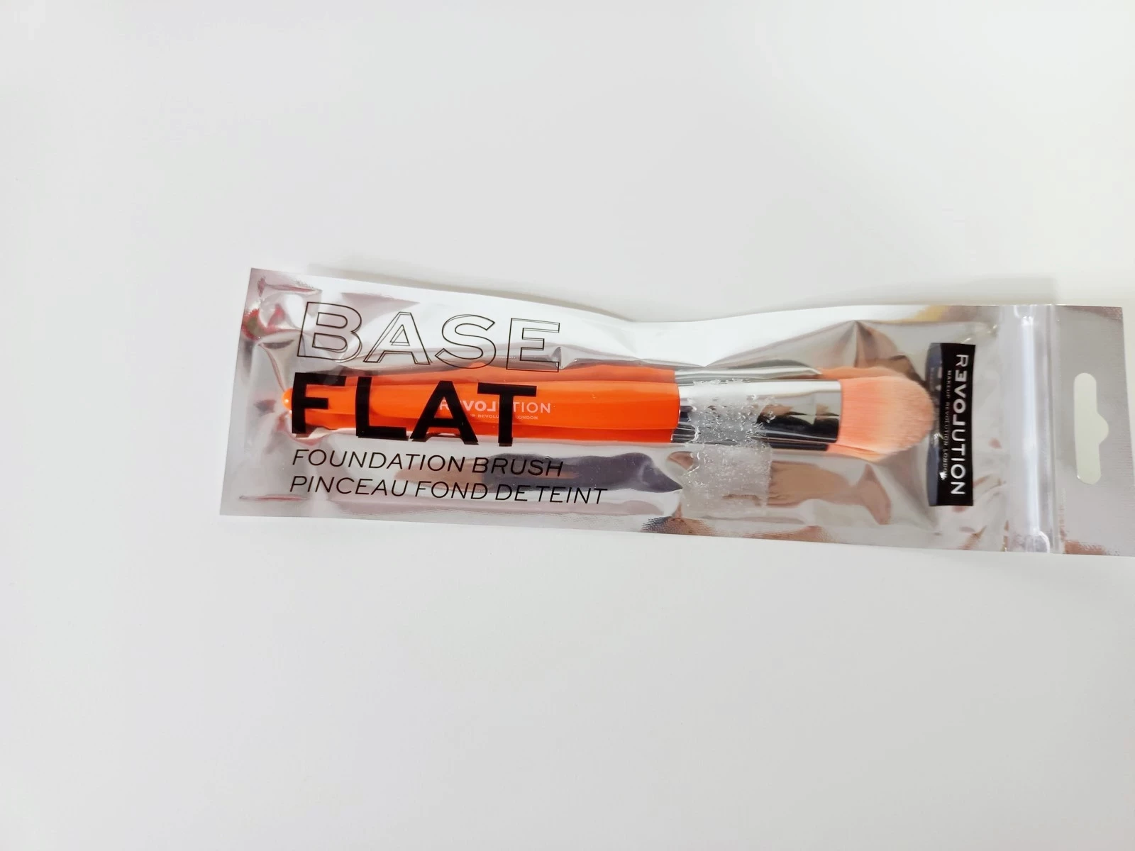 pedzel-do-podkladu-revolution-base-flat-marka-makeup-revolution