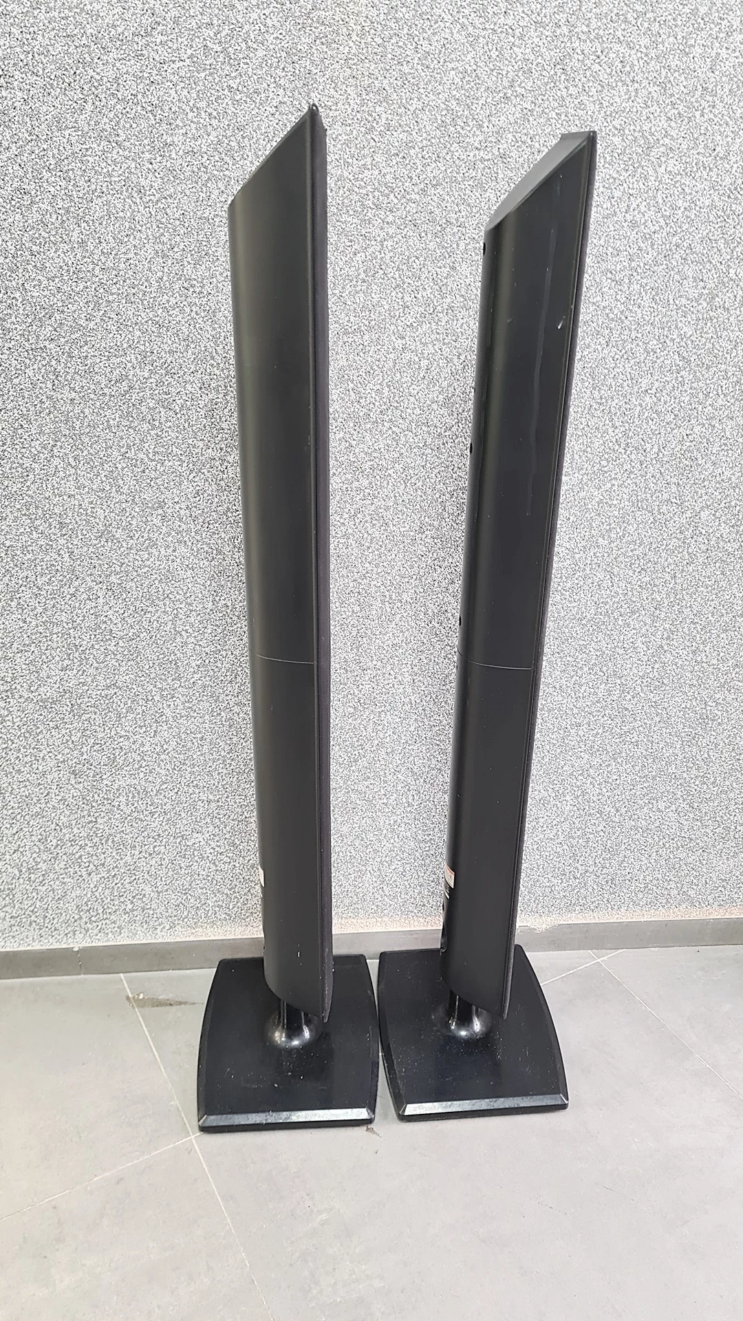 2-glosniki-stojace-lg-marka-lg