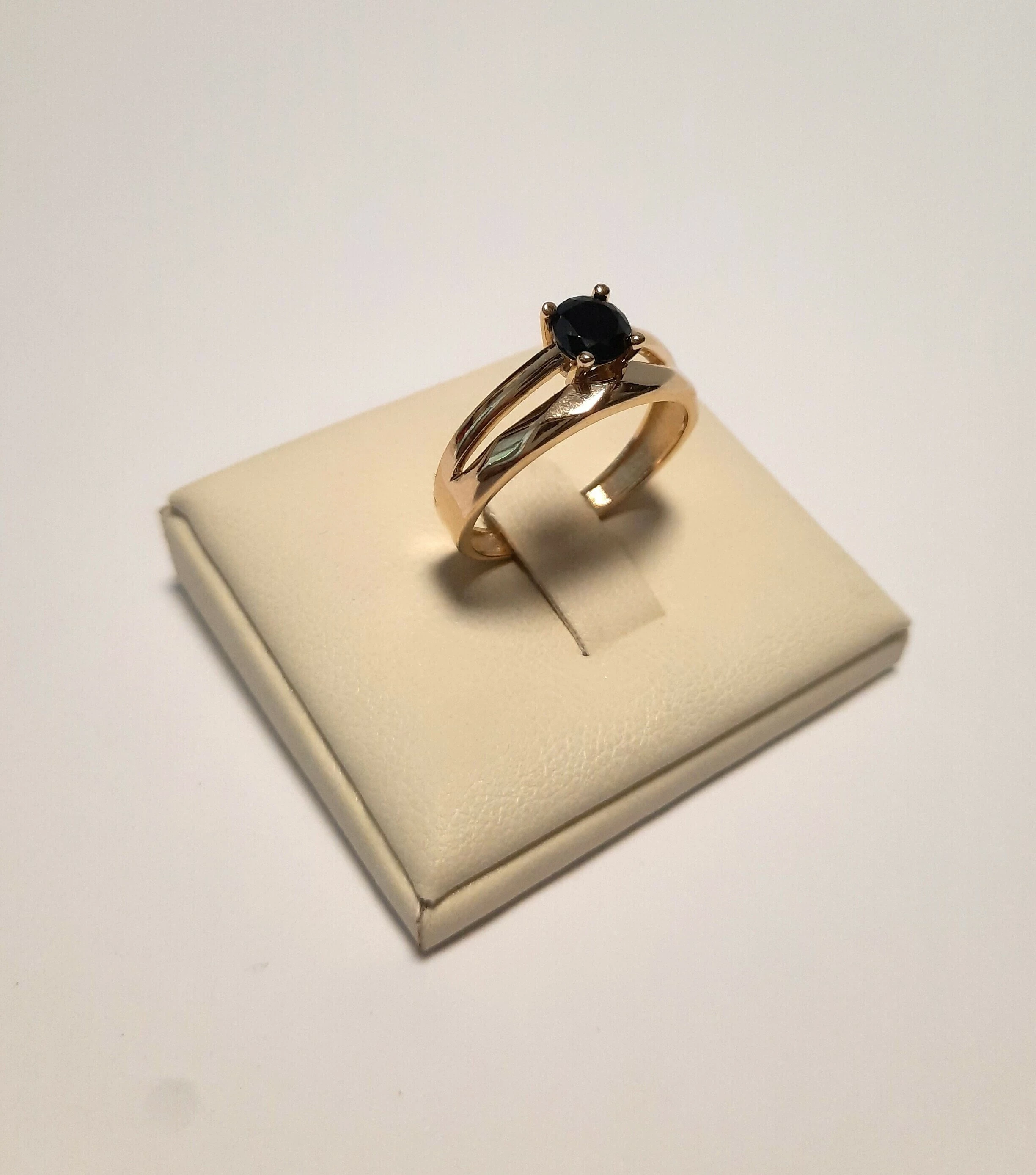 przepiekny-pierscionek-zloto-p585-r17-material-zloto