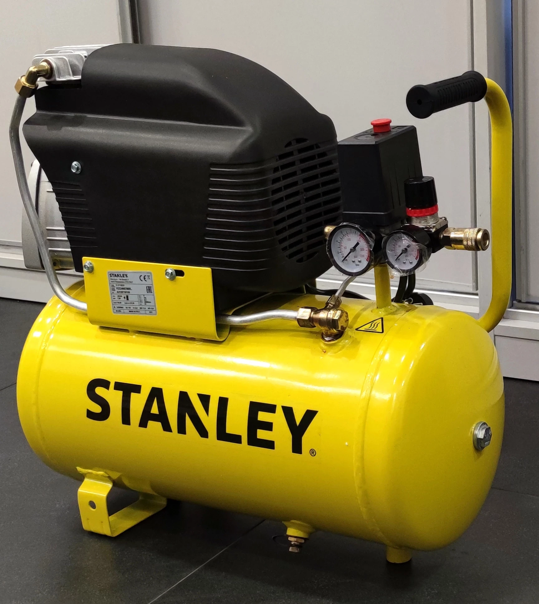 kompresor-stanley-fatmax-fccc404stn005-kit-8-pojemnosc-zbiornika-24