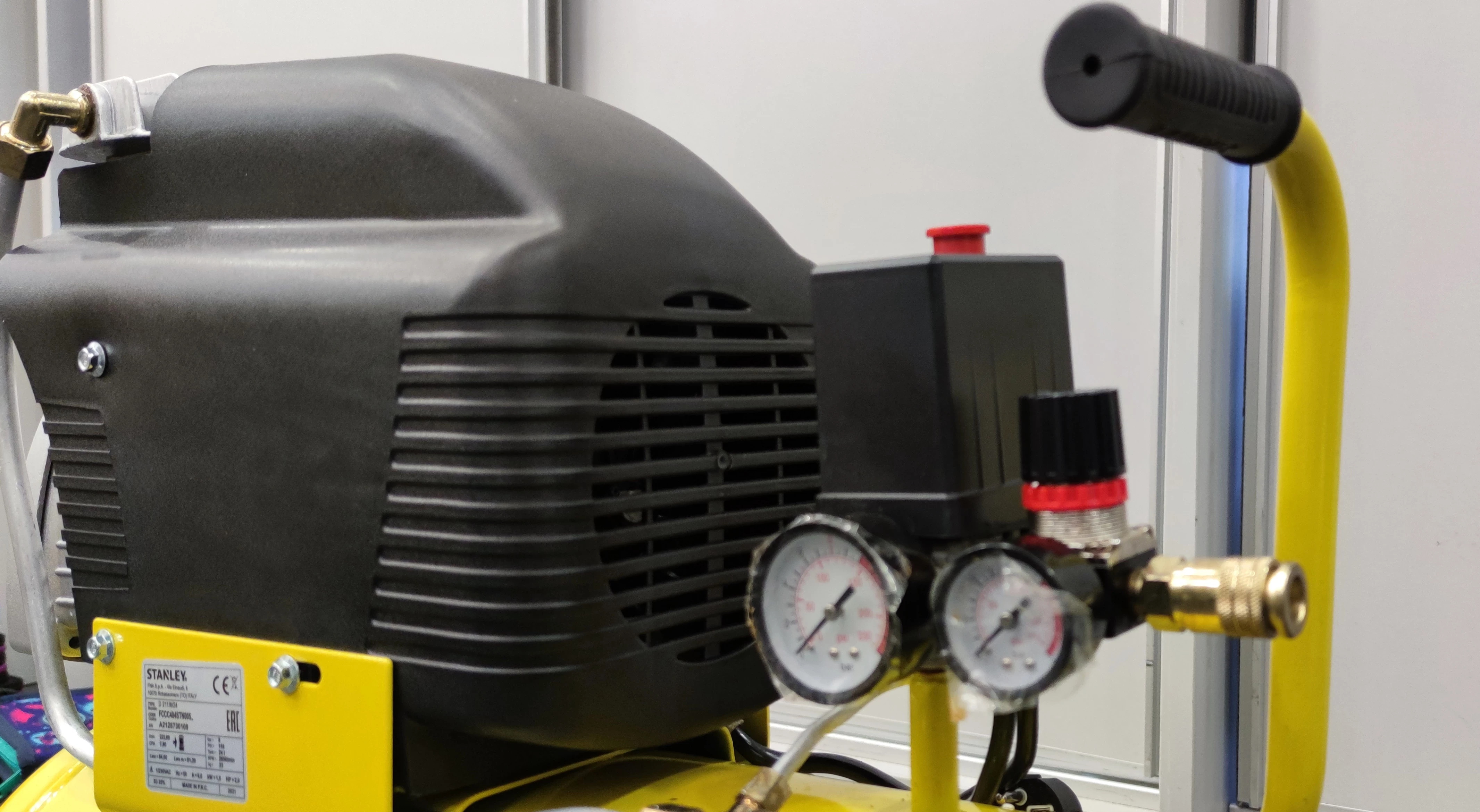 kompresor-stanley-fatmax-fccc404stn005-kit-8-cisnienie-maksymalne-8