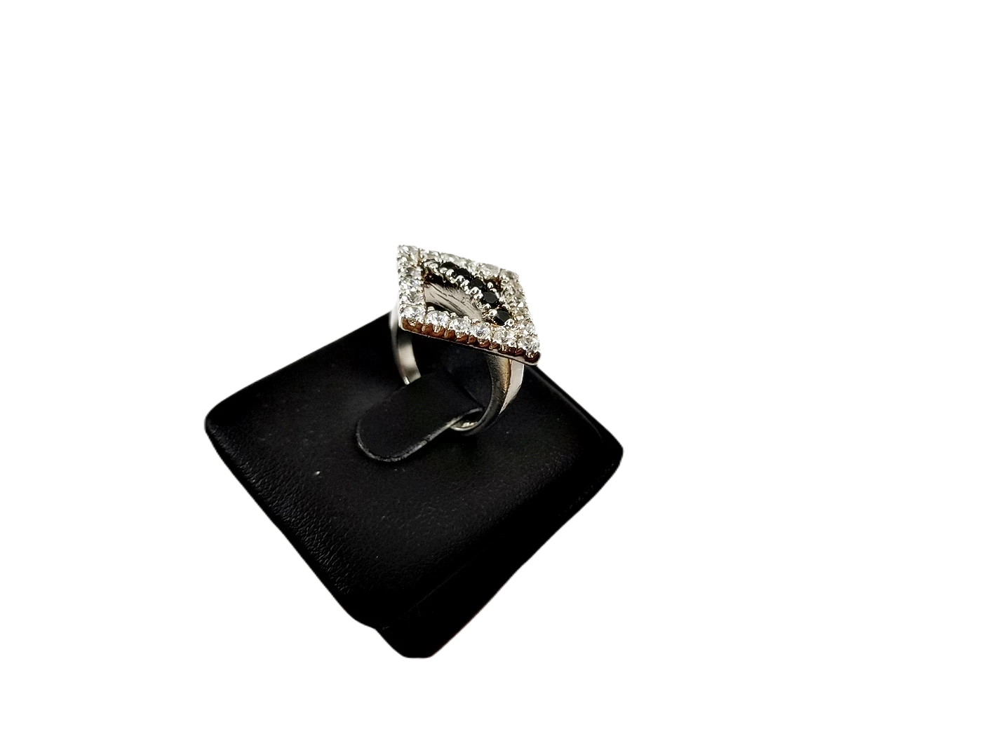 pierscionek-925-czarne-i-biale-cyrkonie-60g-rodzaj-wyrob-jubilerski