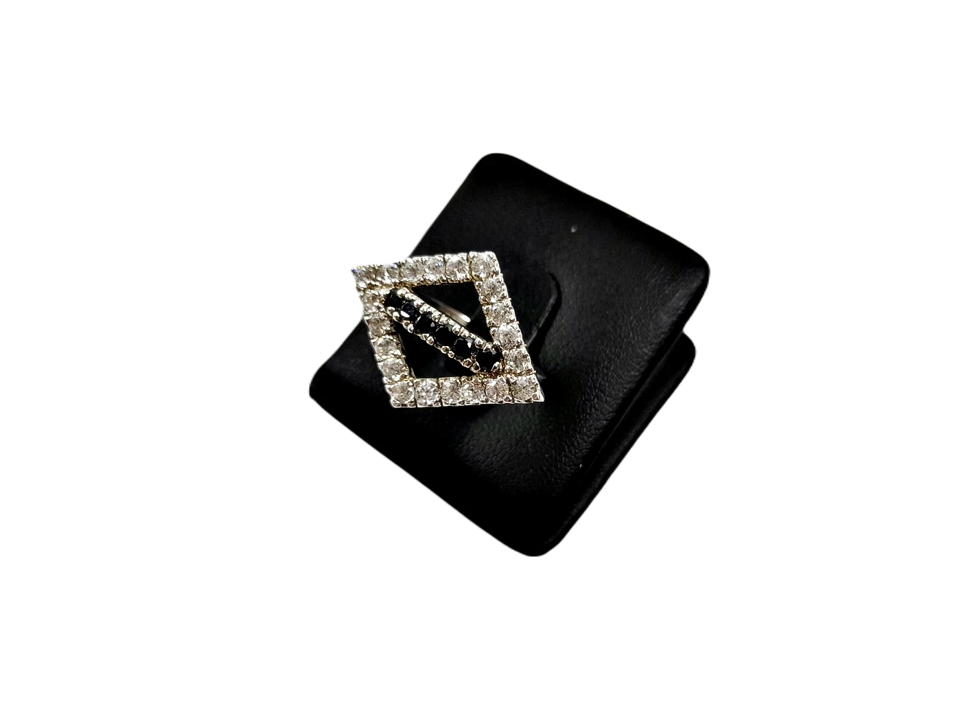 pierscionek-925-czarne-i-biale-cyrkonie-60g-rozmiarsrednica-wew-mm-111600