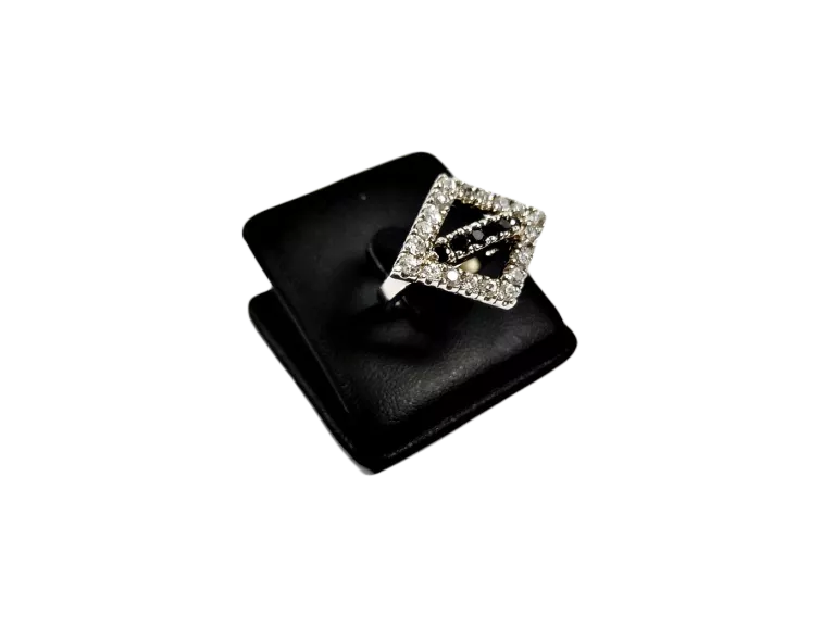pierscionek-925-czarne-i-biale-cyrkonie-60g-cechy-brak