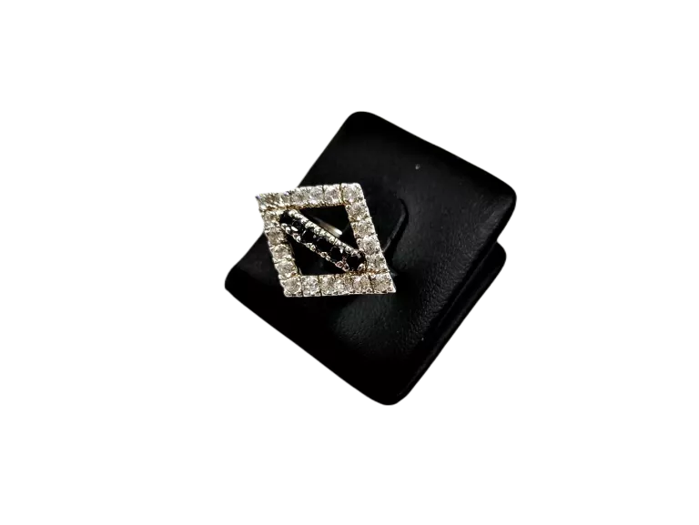 pierscionek-925-czarne-i-biale-cyrkonie-60g-rozmiarsrednica-wew-mm-111600