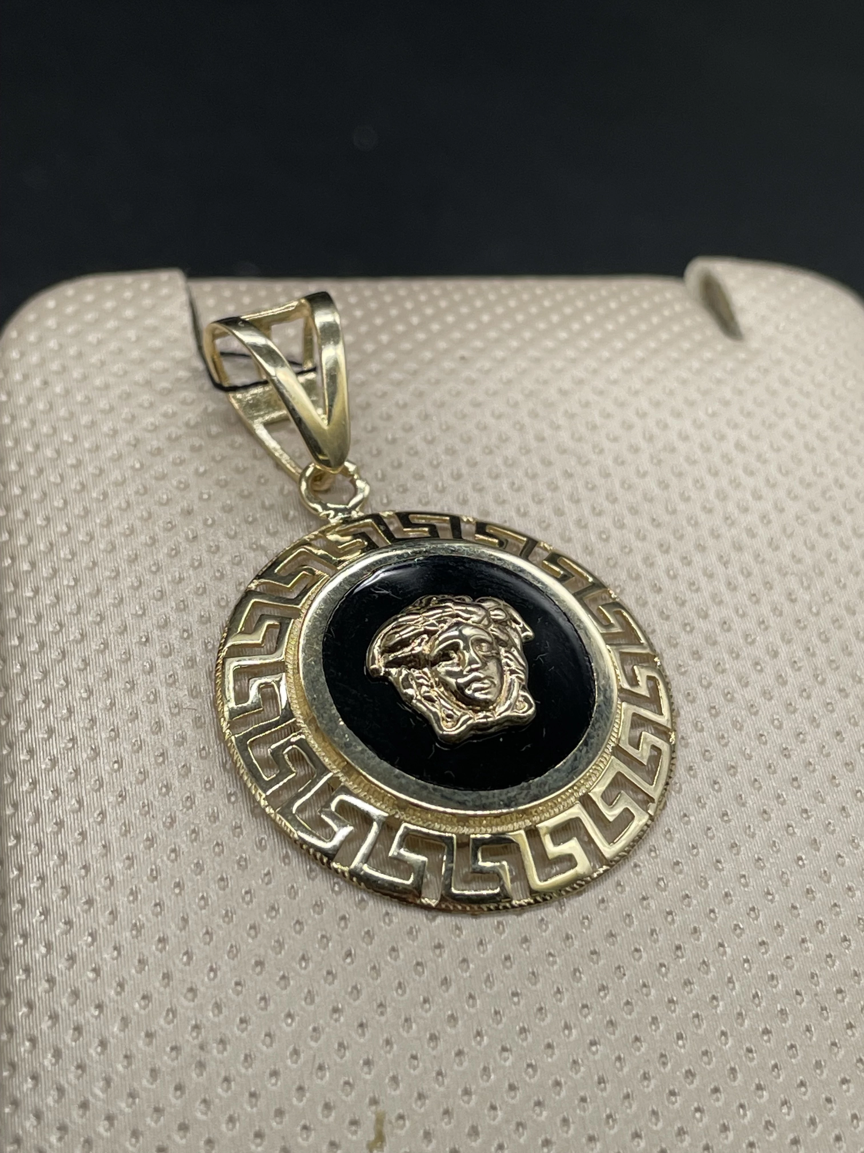 zlota-zawieszka-585-340g-versace-slowackiego-4-walbrzych-sj