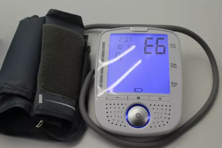 cisnieniomierz-sanitas-sbm-52-miejsce-pomiaru-ramie