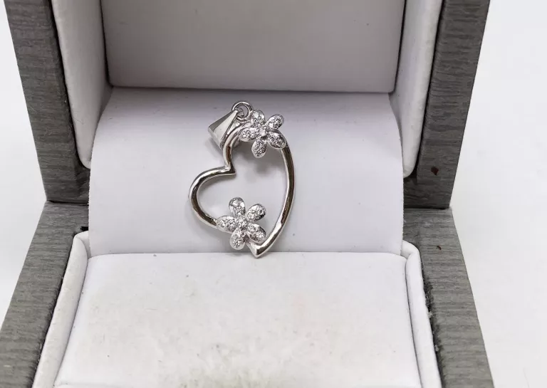 srebrny-wisiorek-serduszko-ag-925-hubska-82-wroclaw