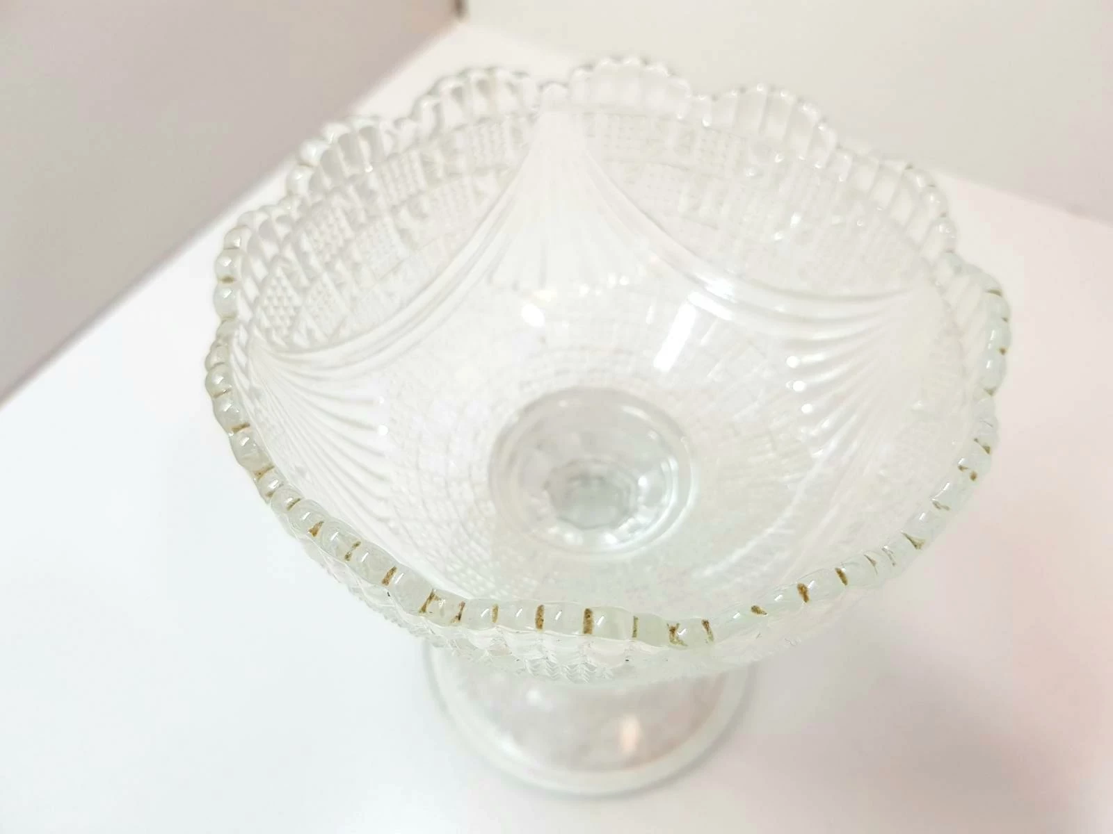 pucharek-cukiernica-szklo-na-nodze-datowanie-obiekt-vintage-1945-2000