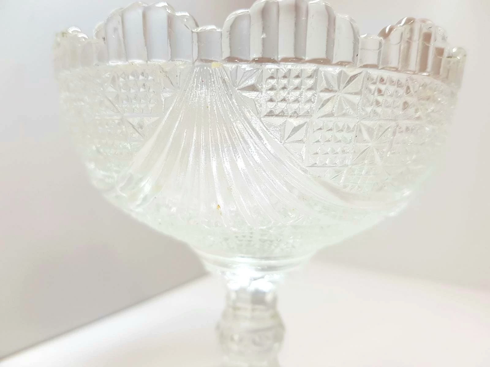 pucharek-cukiernica-szklo-na-nodze-szerokosc-11