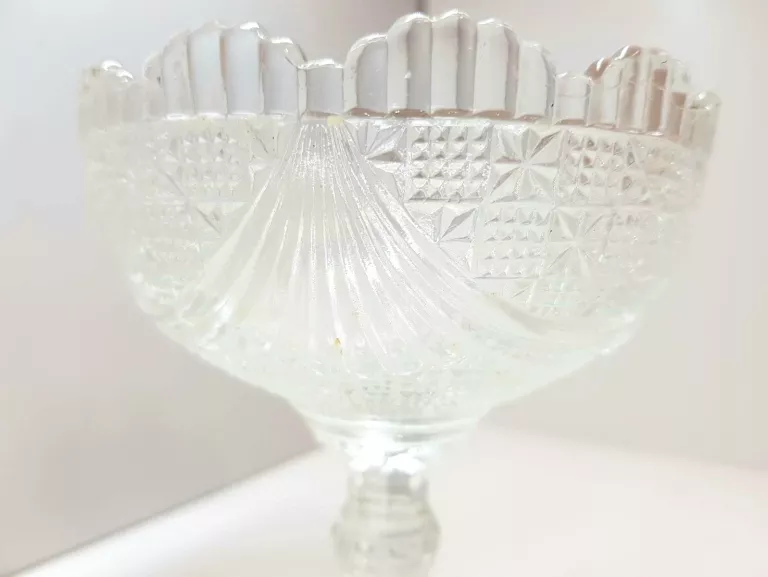 pucharek-cukiernica-szklo-na-nodze-wysokosc-12