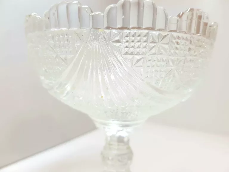 pucharek-cukiernica-szklo-na-nodze-szerokosc-11