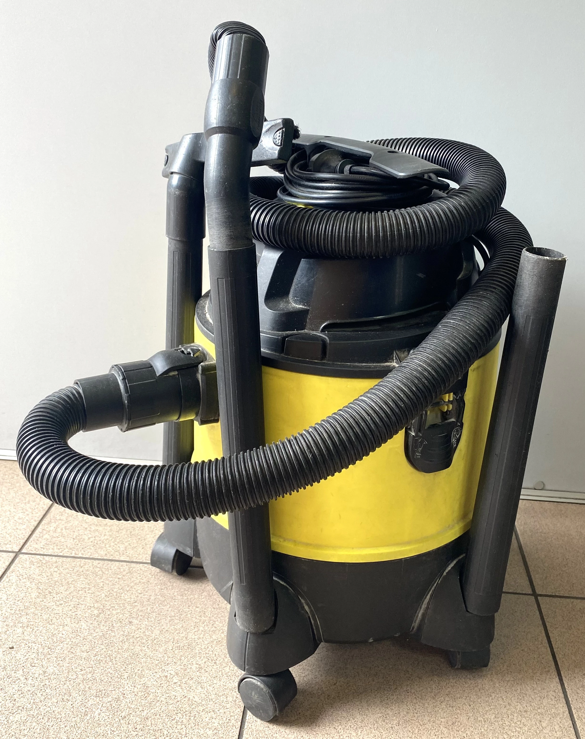 odkurzacz-parkside-pnts-1300-d3-moc-1300