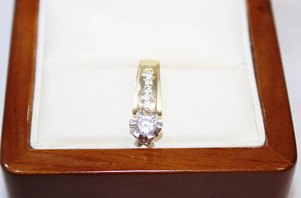 ladna-zlota-zawieszka-z-oczkiem-185g-kolor-dominujacy-205826-225106