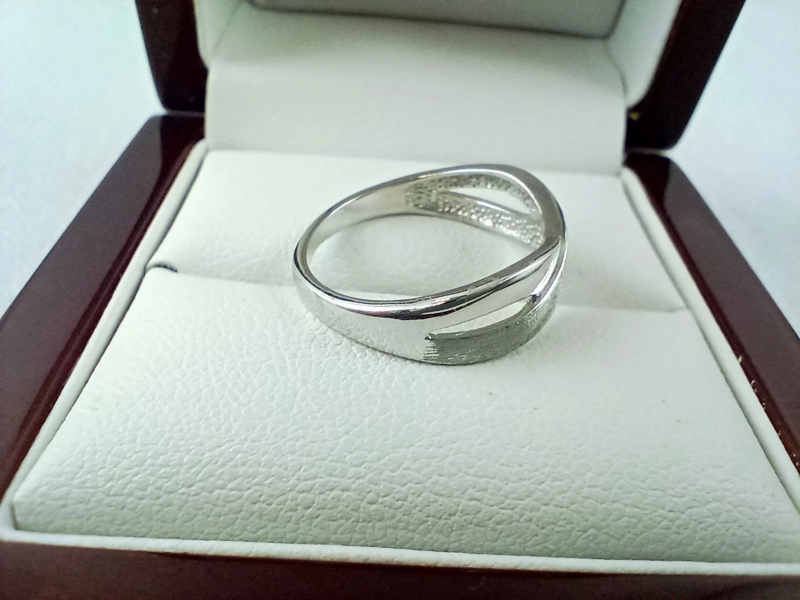 srebrny-piekny-pierscionek-mat-i-polysk-pr925-r13-kamien-17088-524288