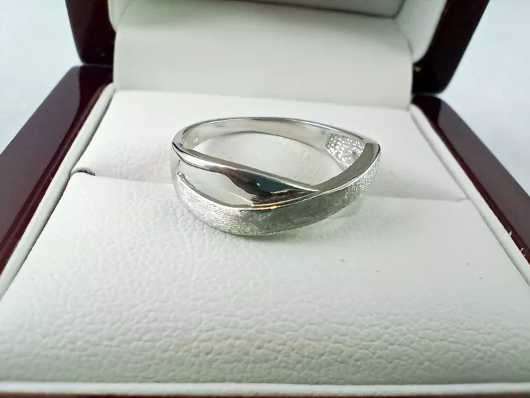 srebrny-piekny-pierscionek-mat-i-polysk-pr925-r13-al-niepodleglosci-63u-monki