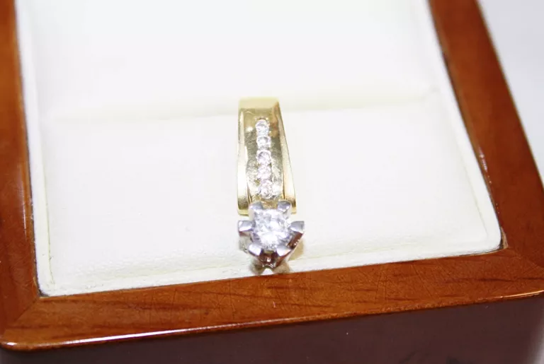 ladna-zlota-zawieszka-z-oczkiem-185g-motyw-129129-246990