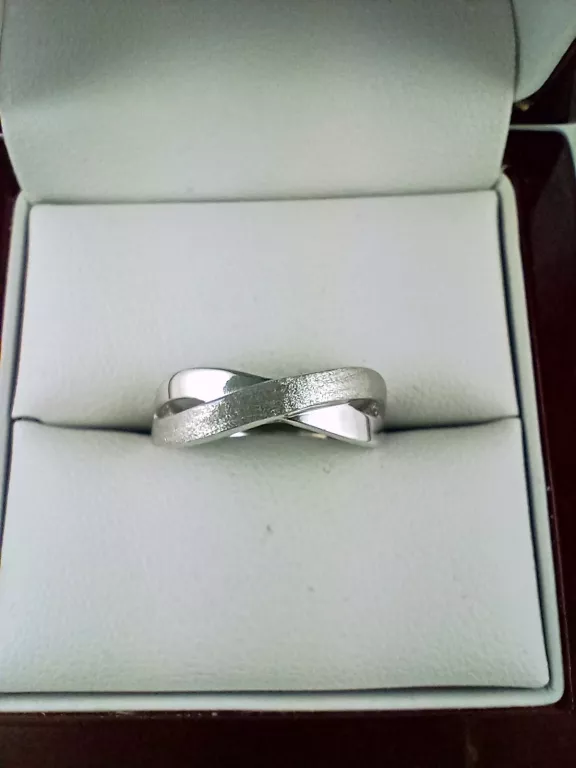 srebrny-piekny-pierscionek-mat-i-polysk-pr925-r13-ean-gtin-5904209208265