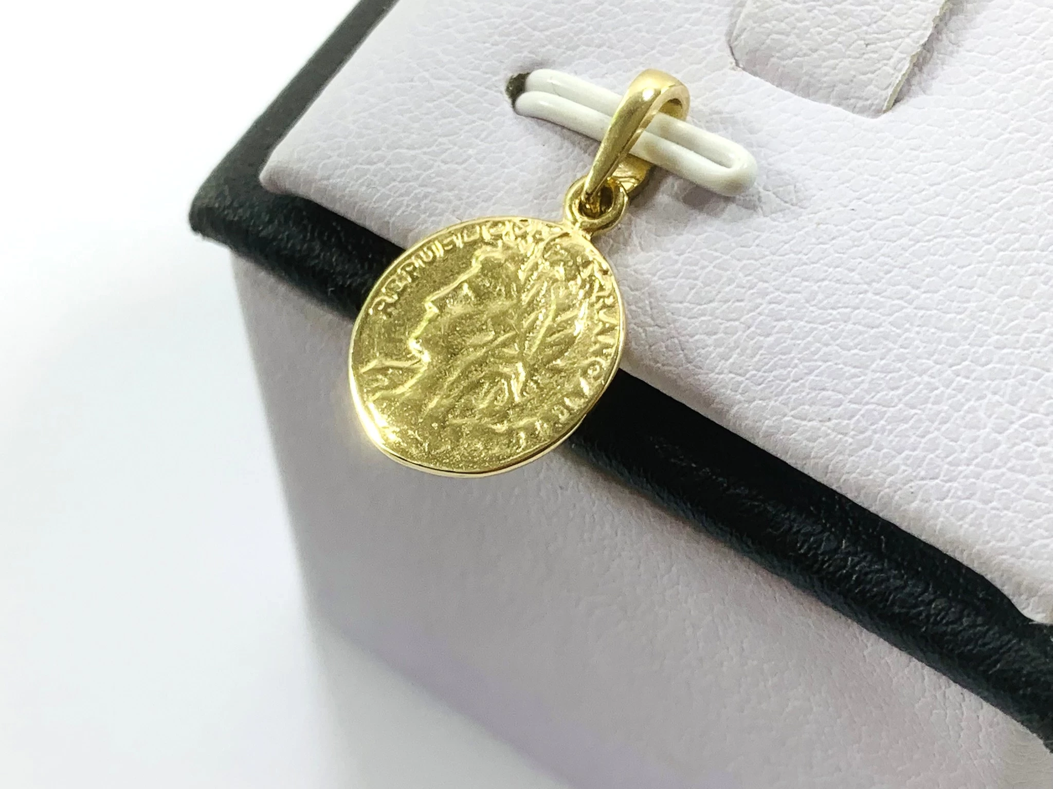 nienoszona-zlota-zawieszka-jak-moneta-585-16g-kamien-bez-kamienia