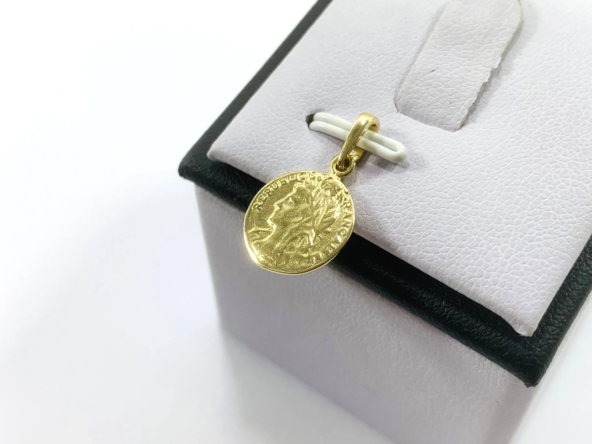 nienoszona-zlota-zawieszka-jak-moneta-585-16g-material-zloto