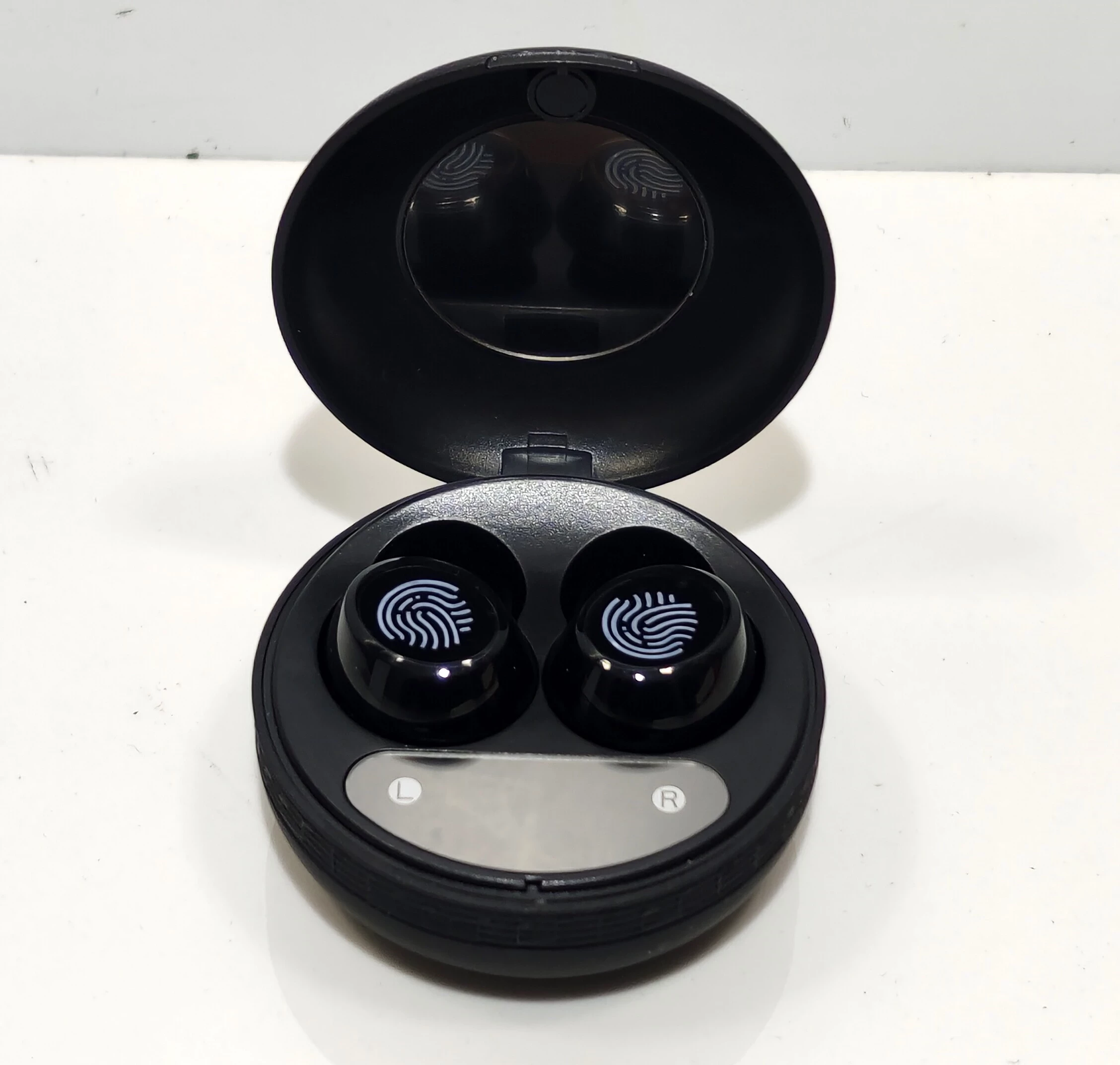 sluchawki-tws-q16-czarne-douszne-uszkodzone-kolor-dominujacy-129357-3