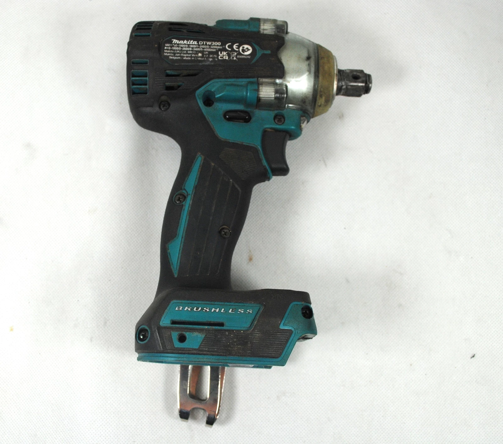 klucz-udarowy-makita-dtw300-rok-2020-zasilanie-akumulatorowe