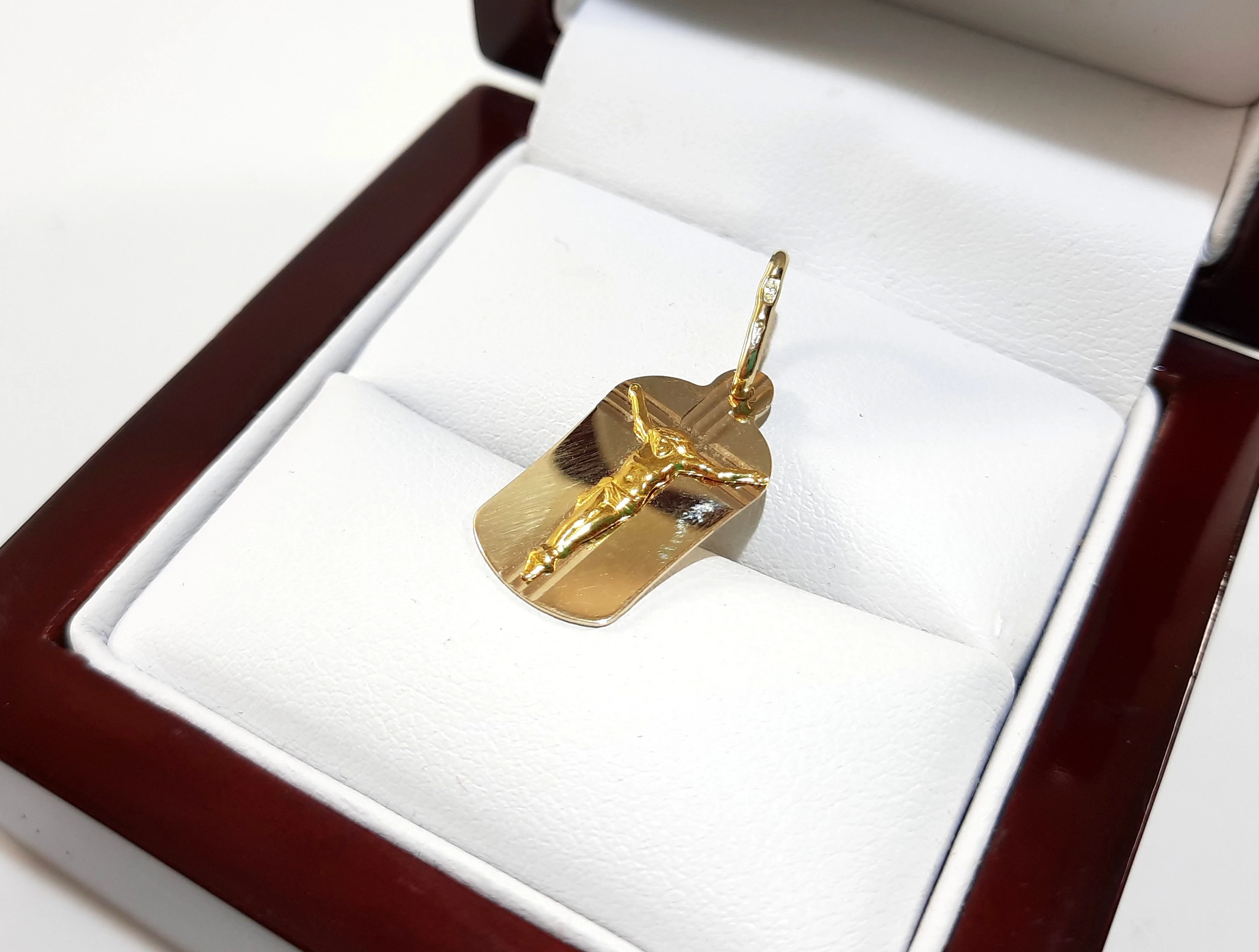 nienoszony-zloty-medalik-z-jezusem-585-122-g-stan-11323-2