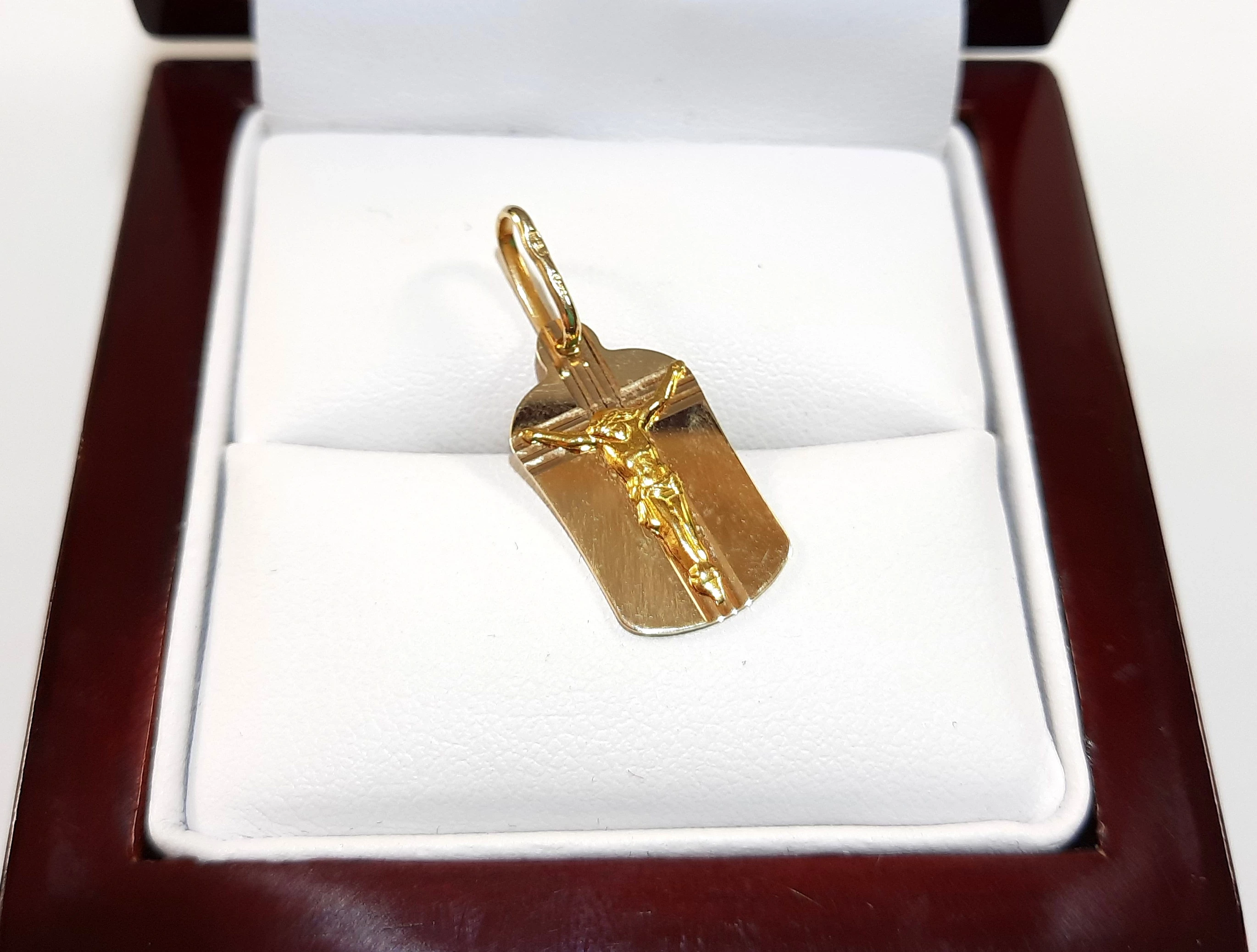 nienoszony-zloty-medalik-z-jezusem-585-122-g-ean-gtin-6932308200049