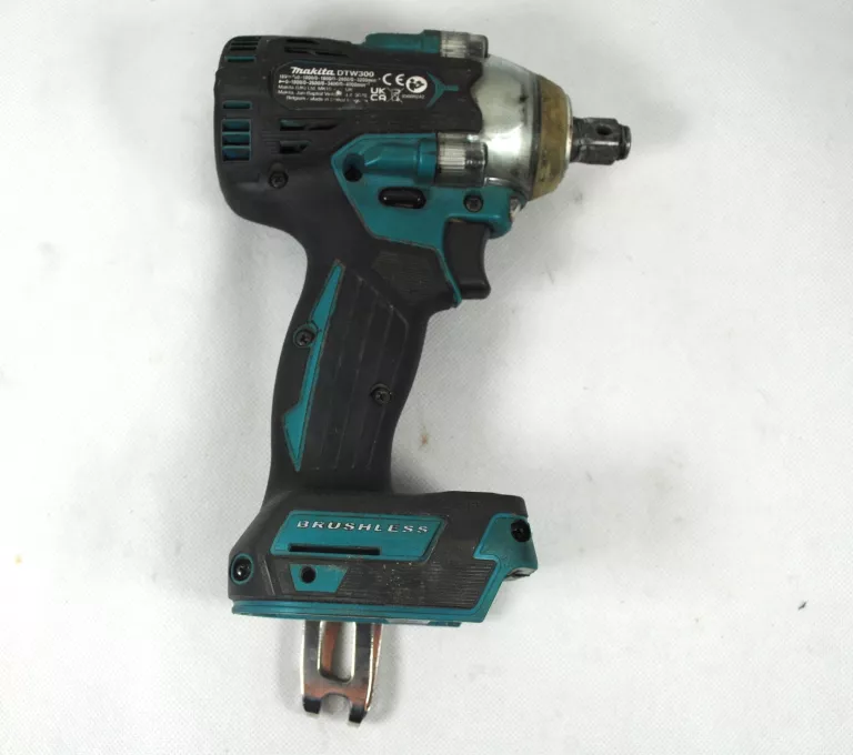 klucz-udarowy-makita-dtw300-rok-2020-zasilanie-akumulatorowe