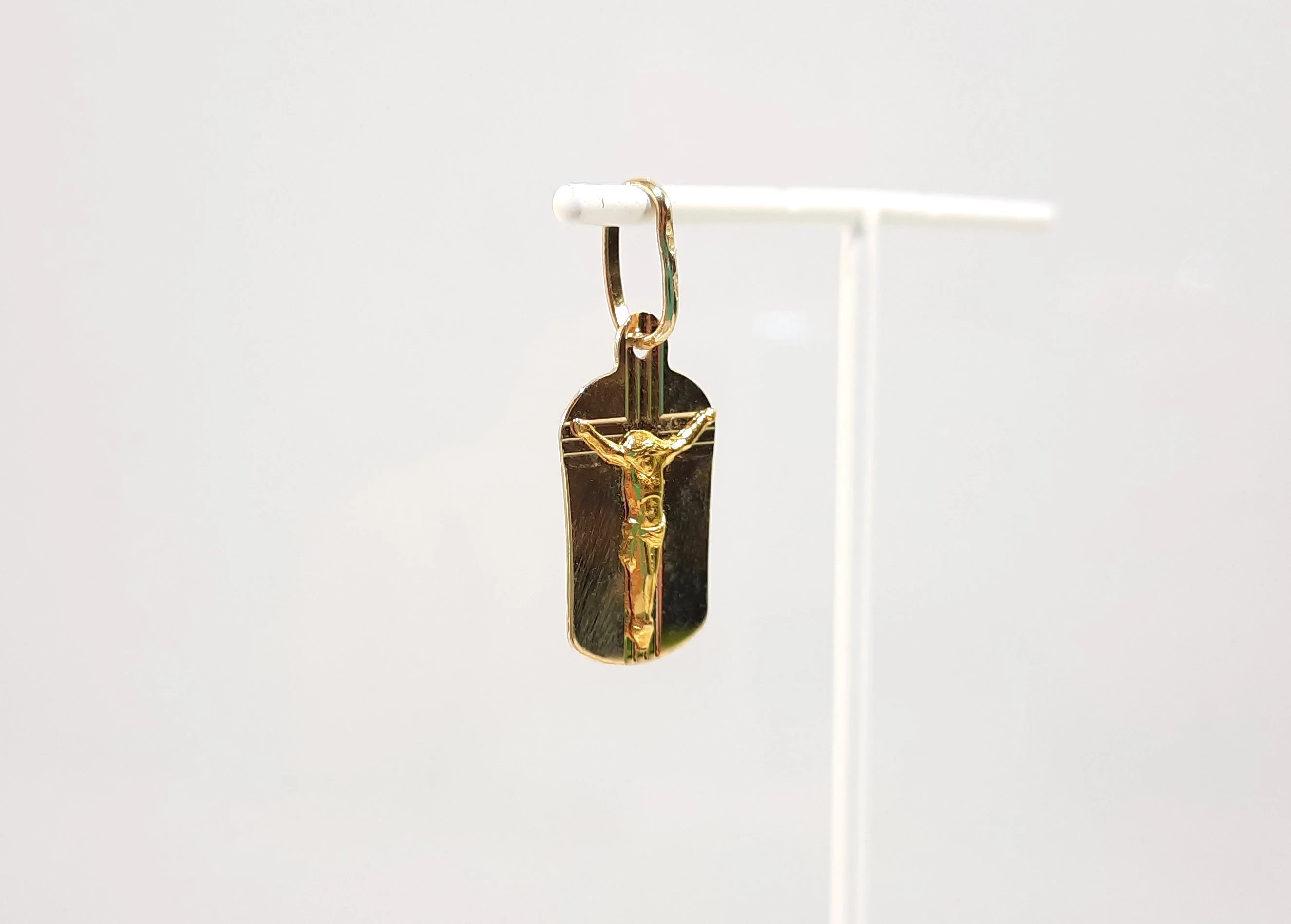 nienoszony-zloty-medalik-z-jezusem-585-122-g-material-15835-2