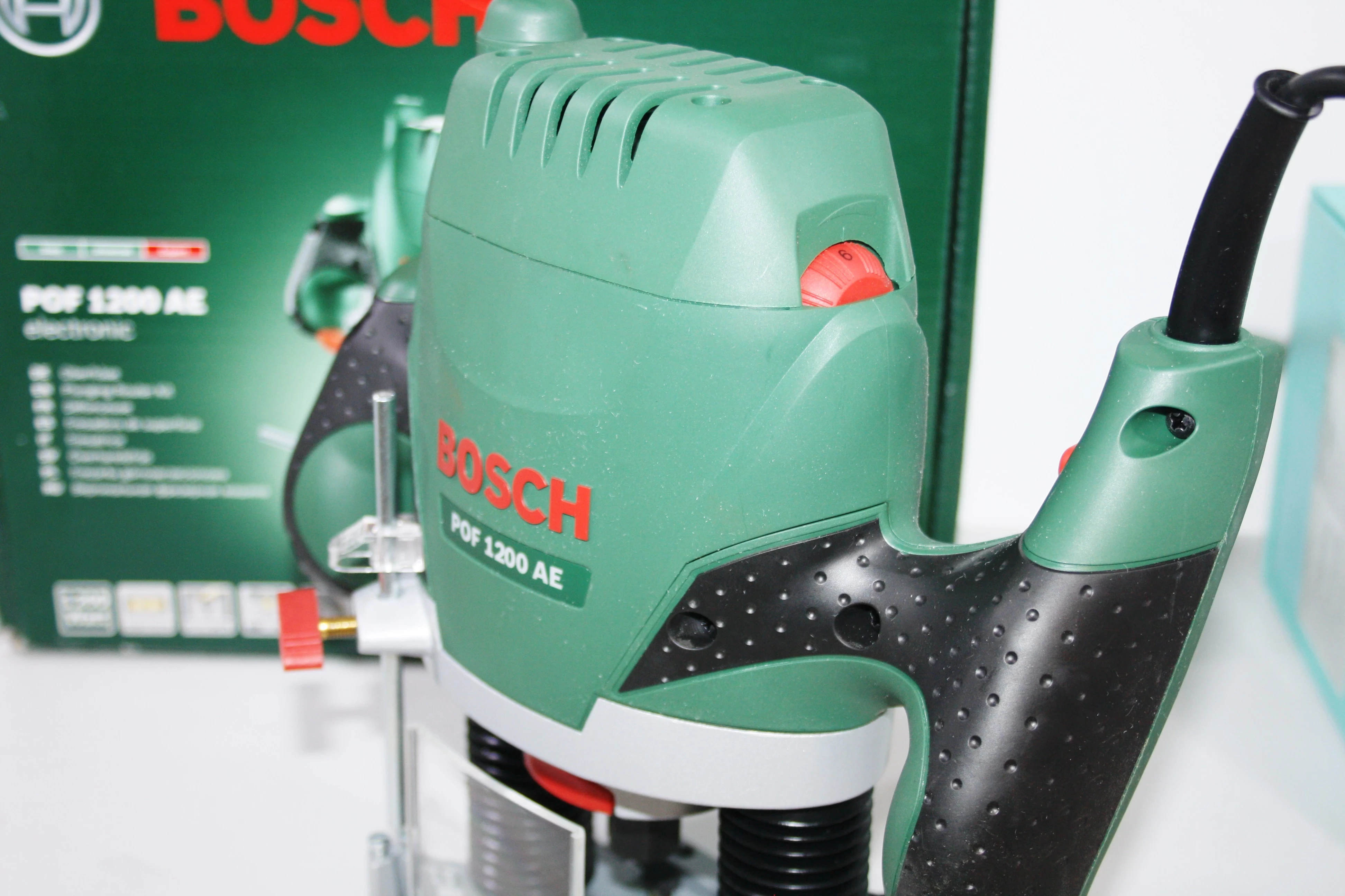 frezarka-gornowrzecionowa-bosch-pof-1200-ae-1200w-marka-bosch