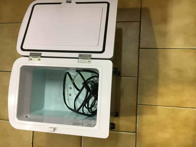 PRZENOŚNA MINI LODÓWKA 4L MENUETT KABEL ZASIL