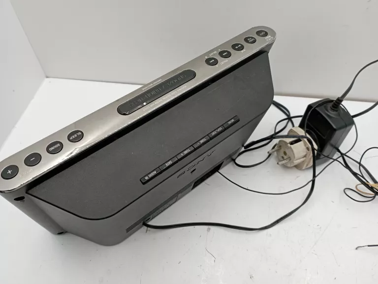 STACJA Z RADIOBUDZIKIEM SONY XDR DS16IP