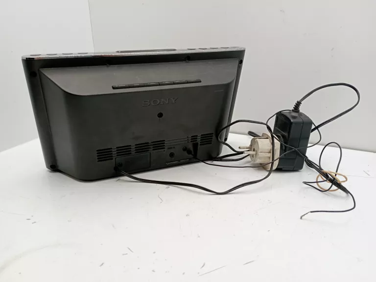 STACJA Z RADIOBUDZIKIEM SONY XDR DS16IP