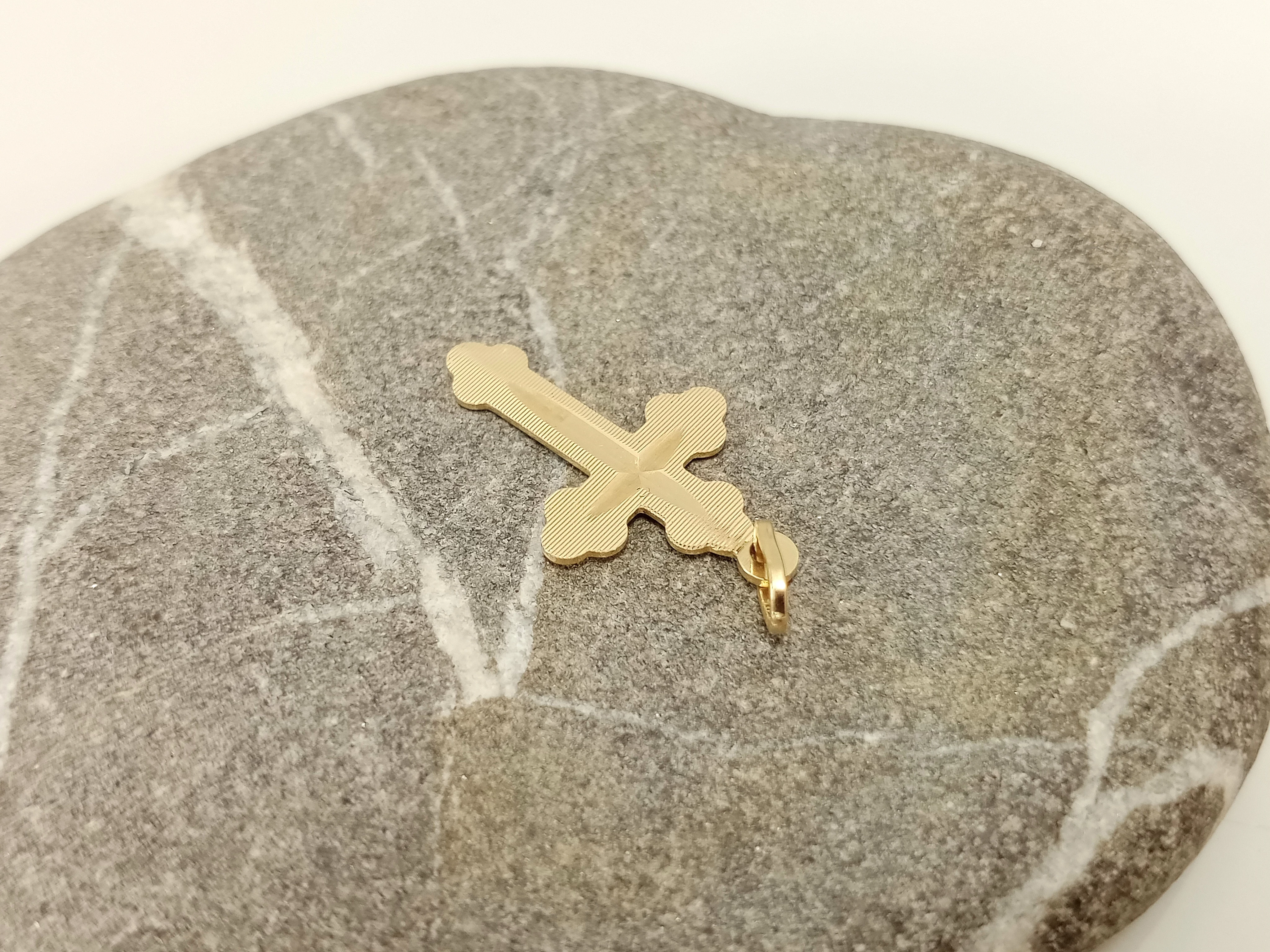 nienoszona-zlota-zawieszka-krzyz-585-068g-kolor-dominujacy-205826-225106