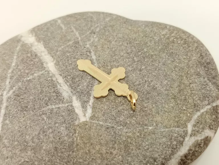 nienoszona-zlota-zawieszka-krzyz-585-068g-kolor-dominujacy-205826-225106