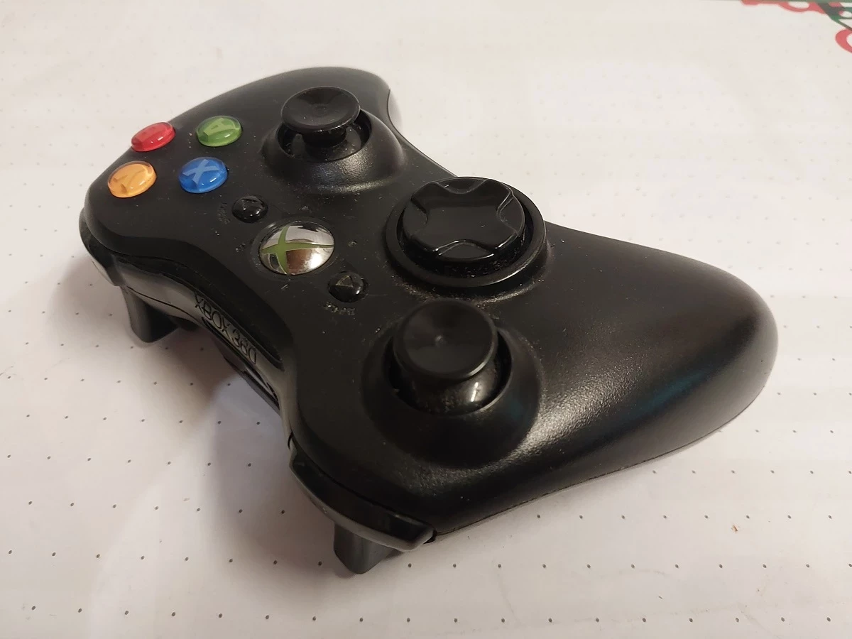 microsoft-xbox-360-s-model1439-4gb-wersja-konsoli-xbox-360