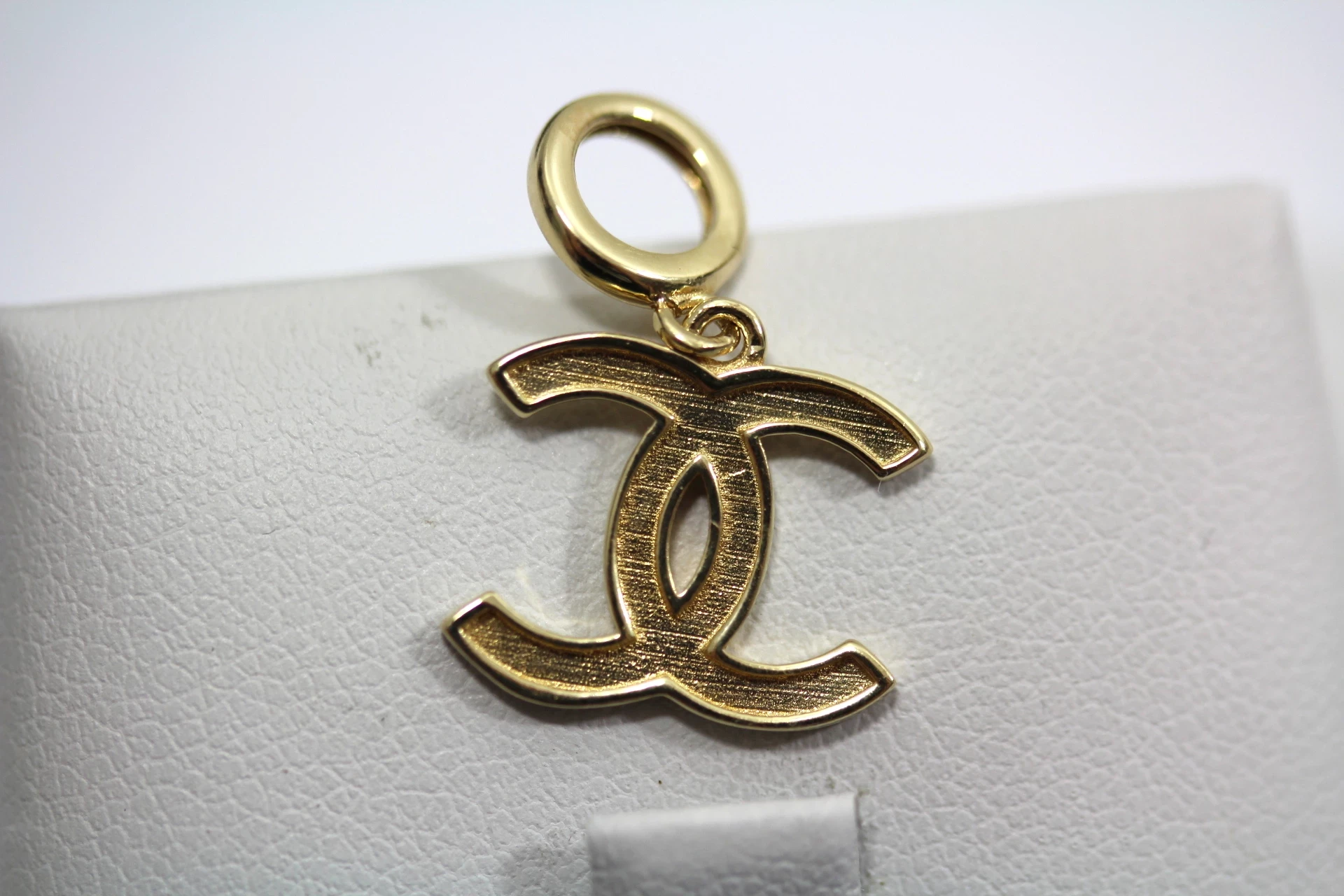 ciekawa-zlota-zawieszka-chanel-pr585-104g-material-zloto