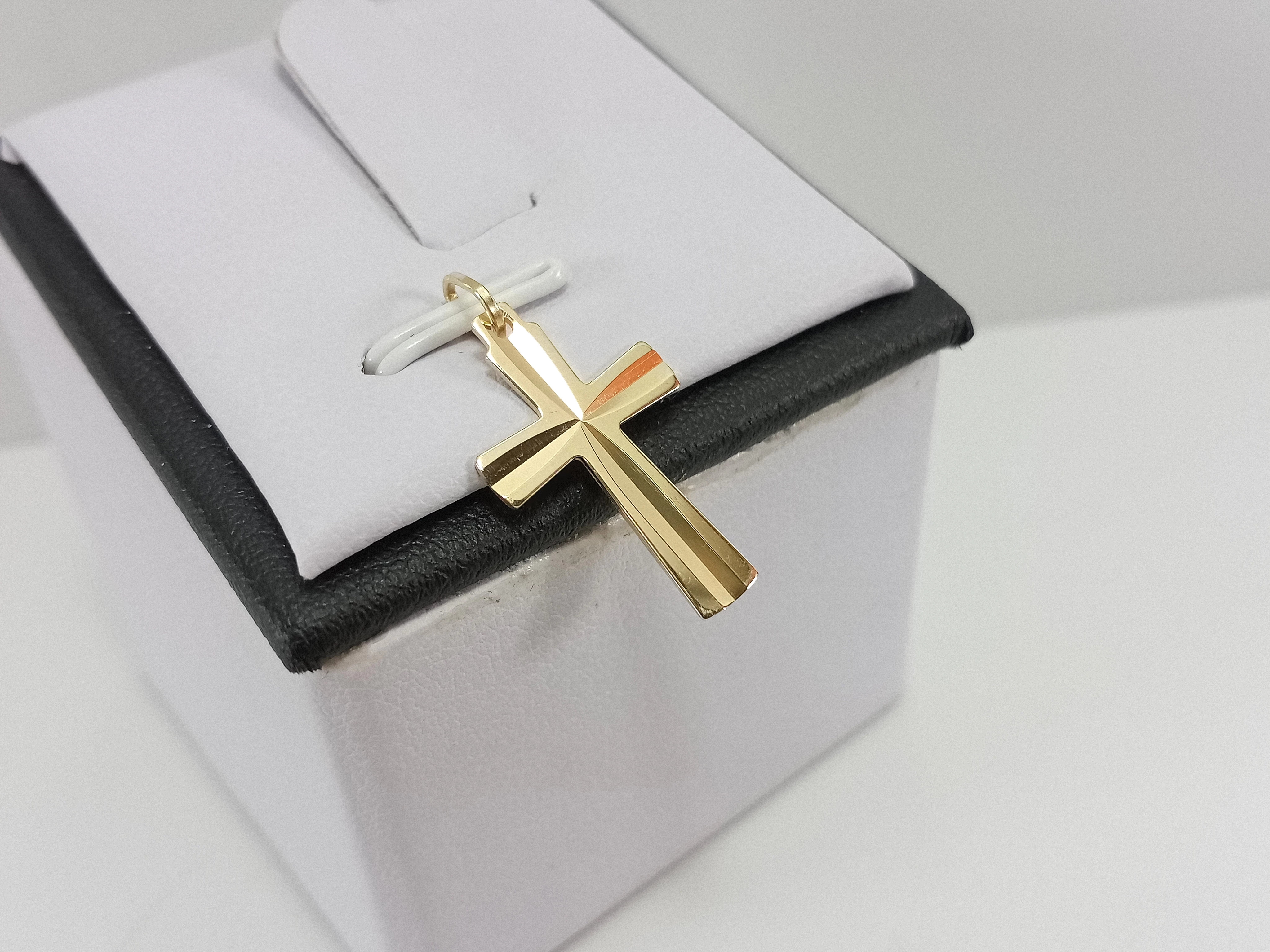 nienoszona-zlota-zawieszka-krzyzyk-585-081g-ean-gtin-5904121838274