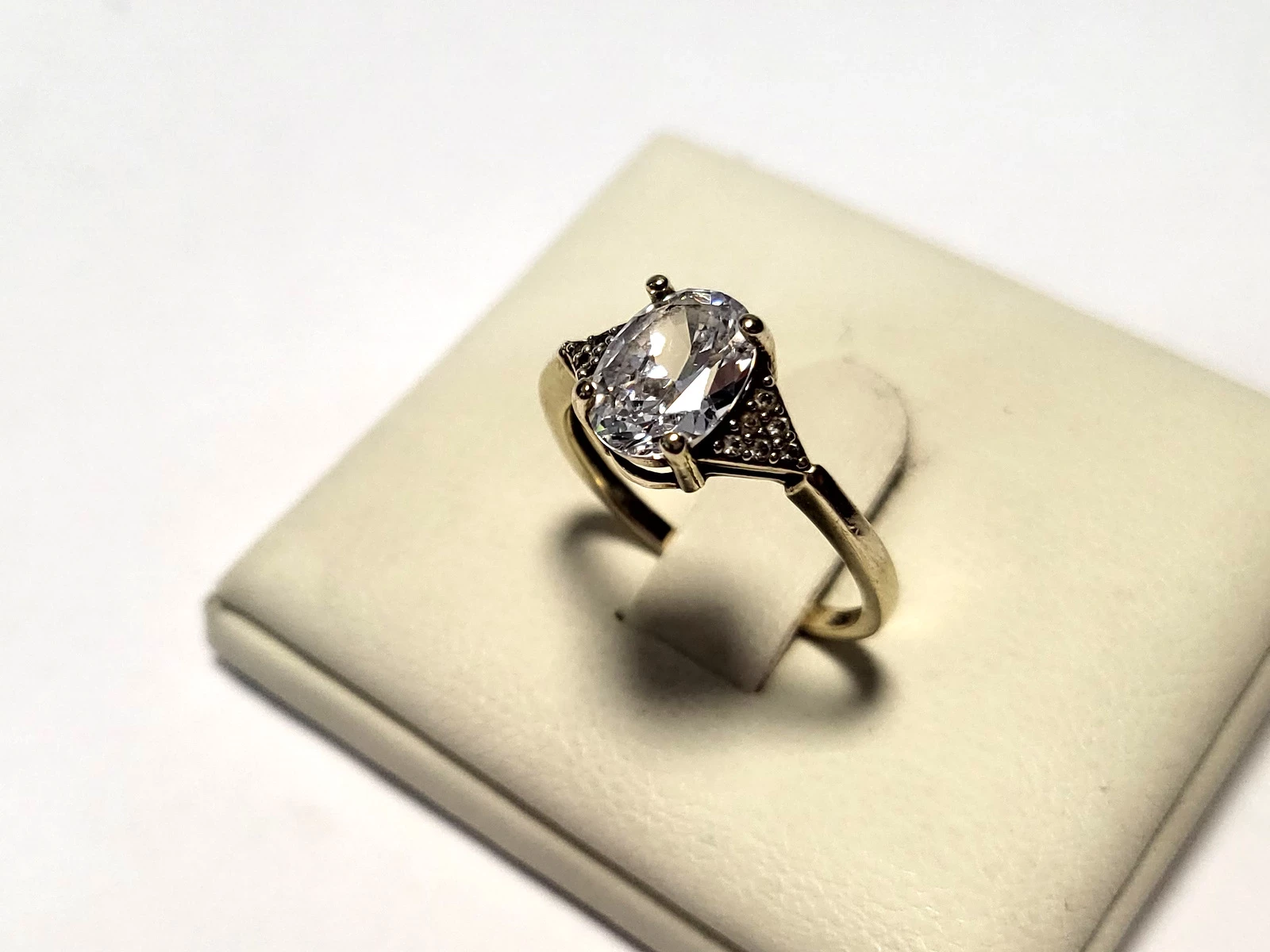 piekny-pierscionek-333-168g-r10-material-zloto