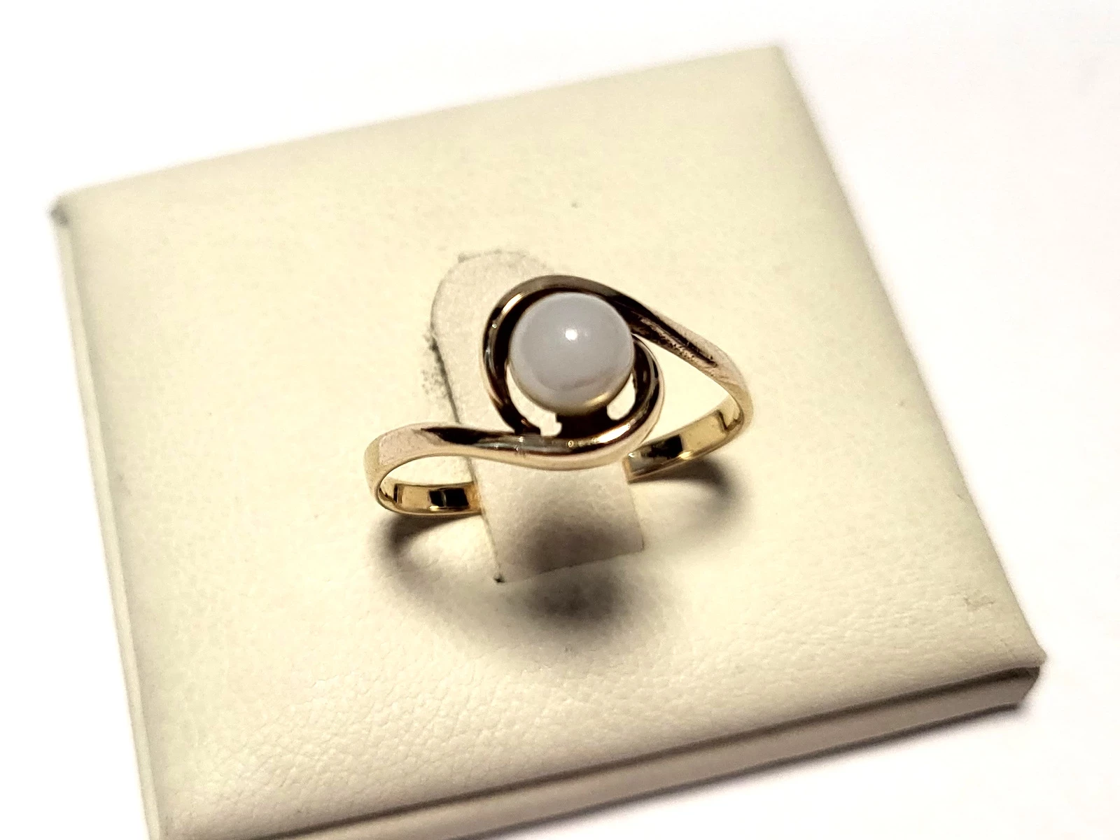 piekny-pierscionek-18g-585-r14-kamien-inny-kamien