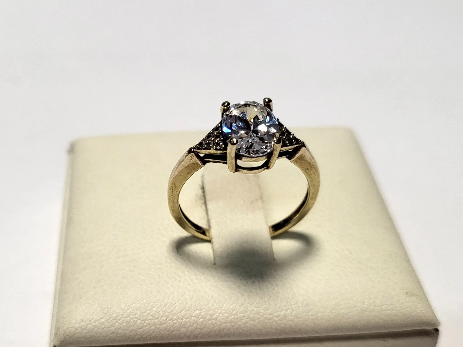 piekny-pierscionek-333-168g-r10-rodzaj-wyrob-jubilerski