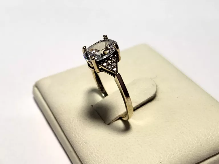 piekny-pierscionek-333-168g-r10-stan-uzywany