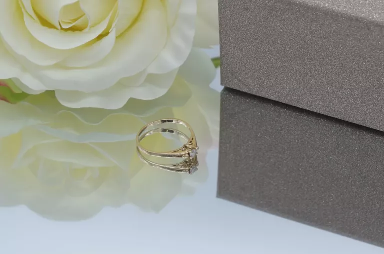 zloty-pierscionek-proby-585-z-cyrkonia-glowna-9-walbrzych-sj